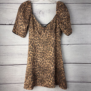 Alice + Olivia Size 6 Leopard Print Dress Puff Sleeve V-Neck Mini Animal Print